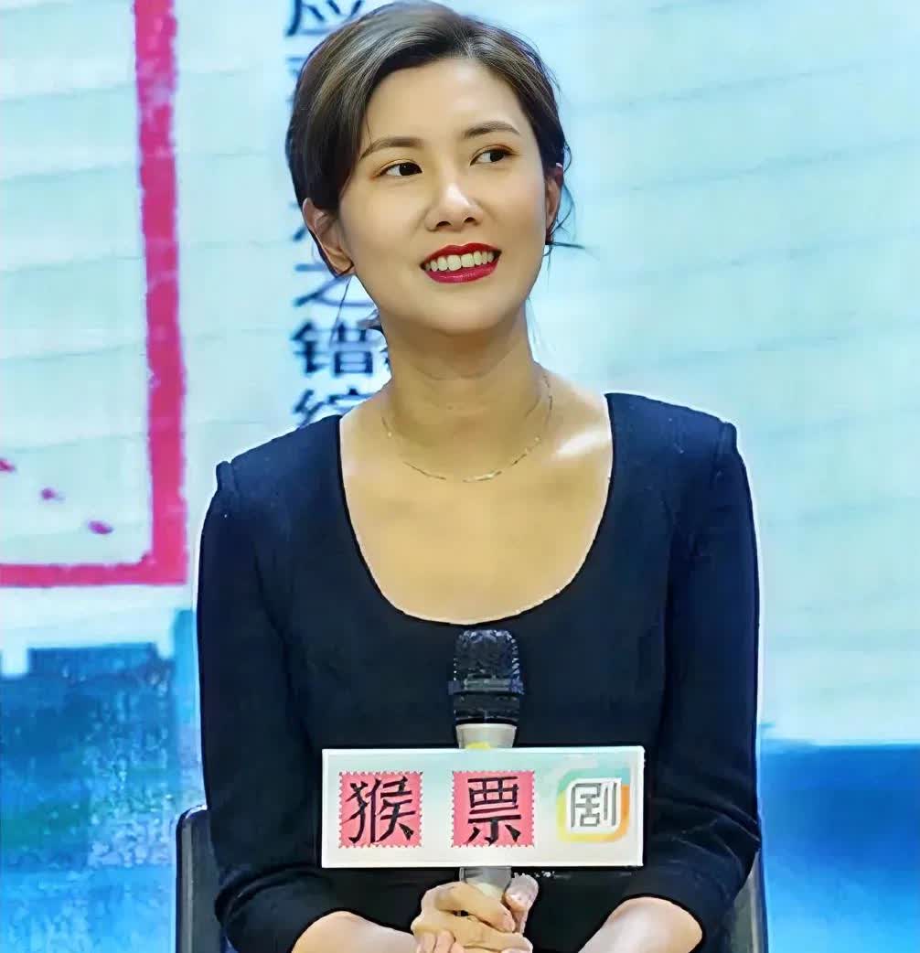 很多人说她“心思”重，不适合做演员，13年前红到发紫！大家有印象吗？

她穿