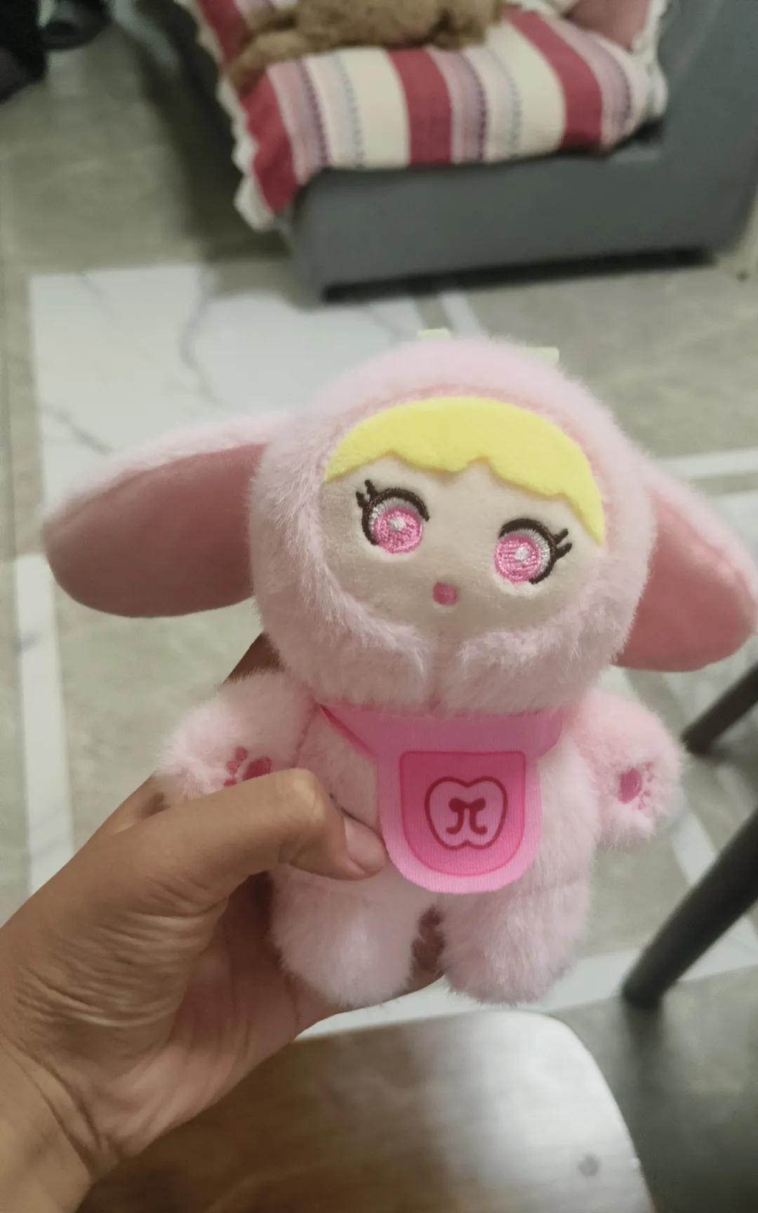 今天女儿要搬宿舍了，从大一大二的宿舍楼搬到大三大四宿舍楼，我还纳闷为什么这么折腾