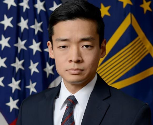 美军高层出现亚洲面孔，解放军未来四年对手已定，身份大有来头！
众所周知，在美国的
