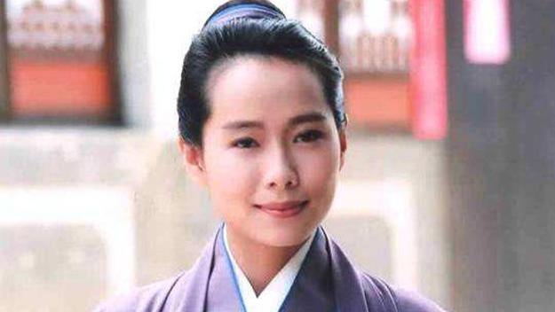 叶童活动现场突发意外，遭疯狂粉丝拽下车，果然还是人红是非多