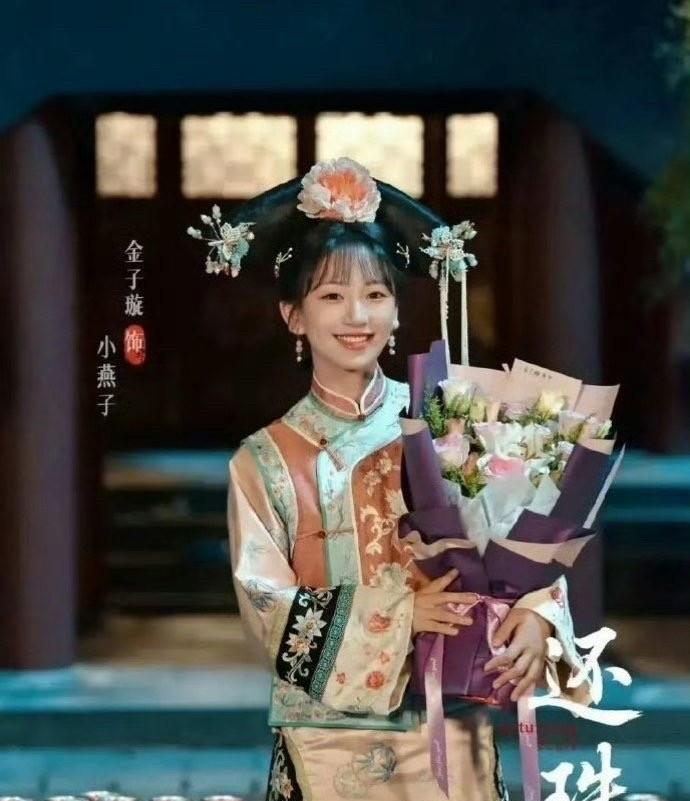《还珠格格》又翻拍了，这次直接玩了把大的，改成短剧，还加了穿越元素，剧情简直“脑