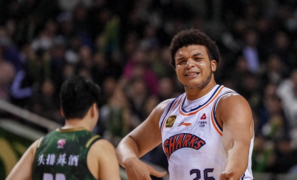 曾是CBA最令人胆寒的“四号位杀器”，上赛季场均25.2分12.6篮板6.5助攻