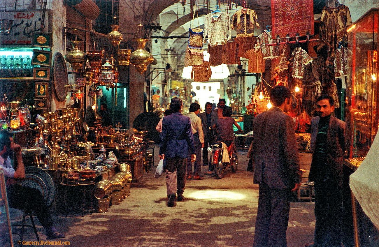 1977 年 5 月 2 日，伊朗伊斯法罕的巴扎。 