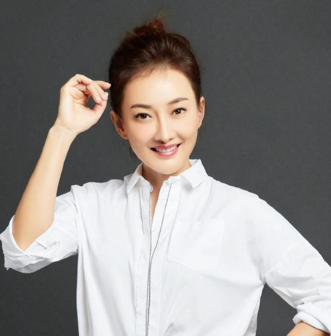 2007年，牛莉生下一女，在一次吵架的过程中，她怒气冲冲地问老公刘亚东：“你比我