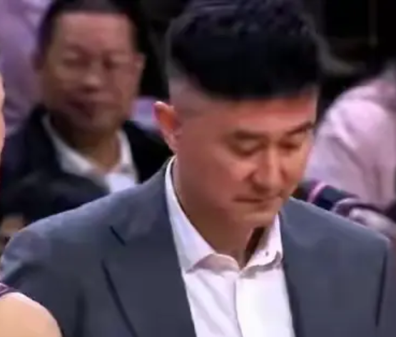 CBA这个赛季将宣告一个新的时代来临！
传统强队，
诸如辽宁、广东将彻底沦落成为
