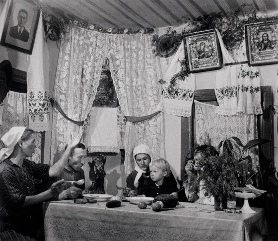 早，恰饭冇？(1947 年 8 月，乌克兰集体农场)
