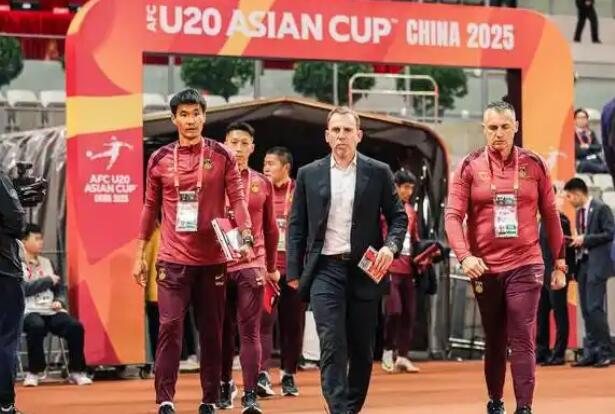 中国足协因U20国足助教偷拍对手训练被罚2000美元，引发关注。
北京时间6月2