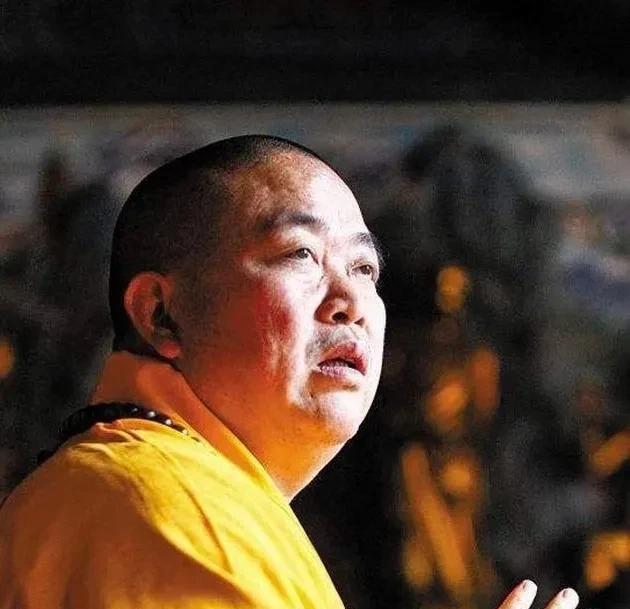 佛曰：我不入地狱谁入地狱。
色字头上一把刀。
方丈是为了让我们知道美色的危害。