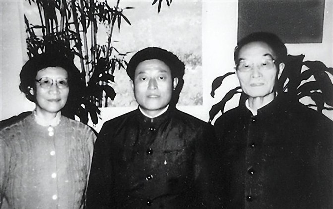 1972年解放军战士救下一个突然“中毒”的病重老人，却被组织突然要求退伍，后来才