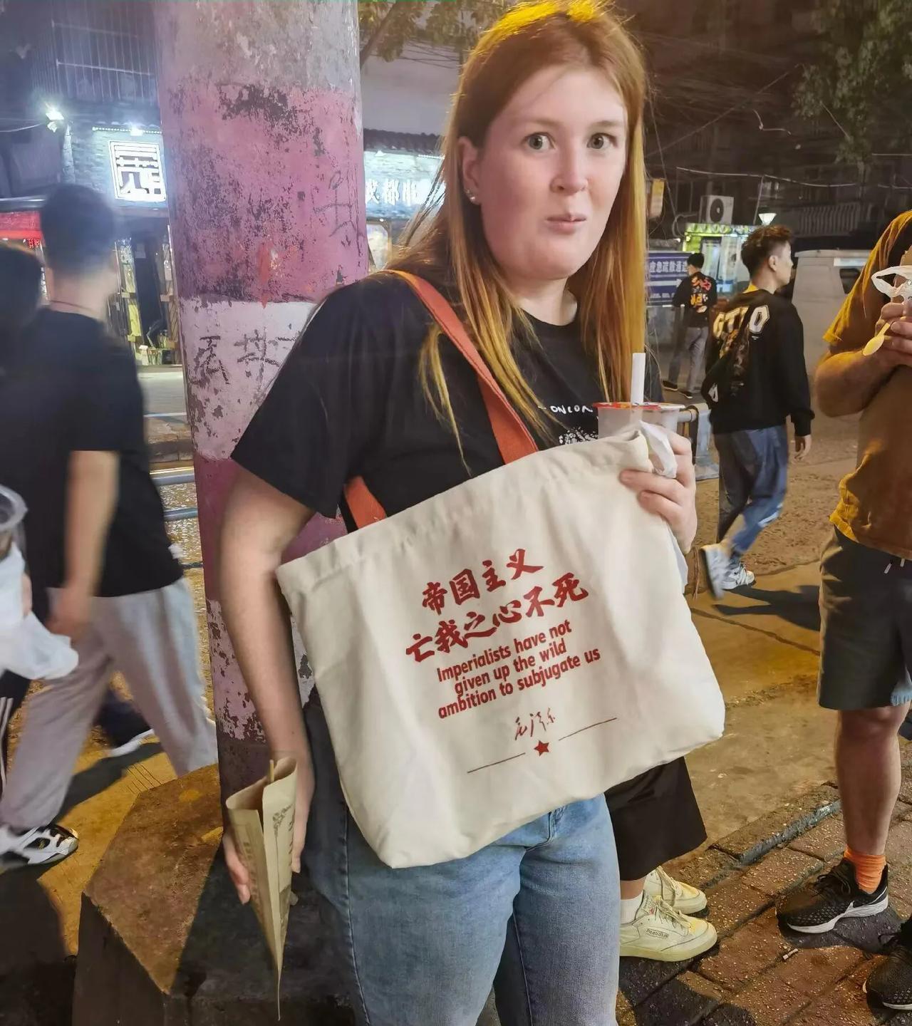 我想问问，这兜子上的英语老外看不明白么？