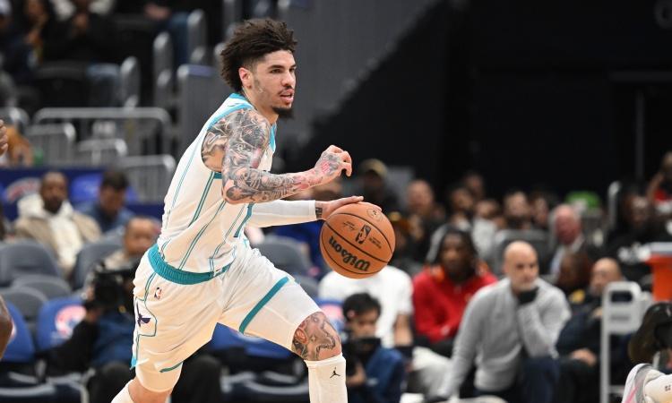 拉梅洛-鲍尔和球队互生不满！美媒报道：拉梅洛-鲍尔不满球队的运作和战绩。而球队对