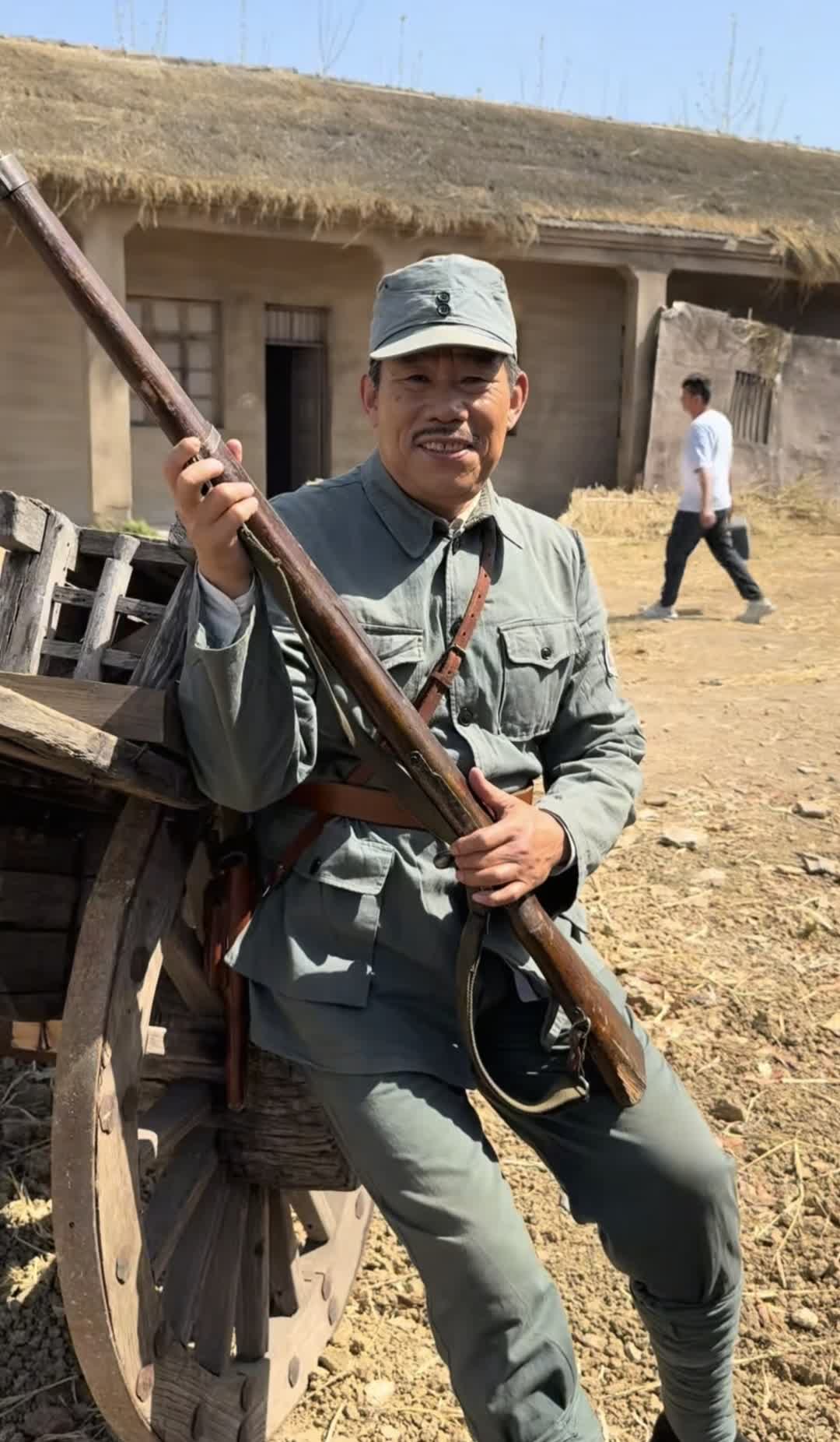杨清文老师呀，我还是觉得您继续演鬼子比较合适呢！为啥这么说呢，您看啊，您这都穿上