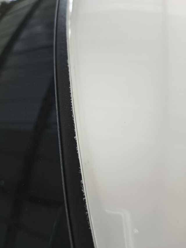 喷漆有飞漆
在4儿子店喷的漆，没给我遮挡好，胶条上有飞漆，时间长了会自己掉吗