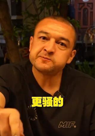 我发现西热力江挺有表演天赋，这个介绍新疆美食的短视频（你说是吃播也行[偷笑]）非
