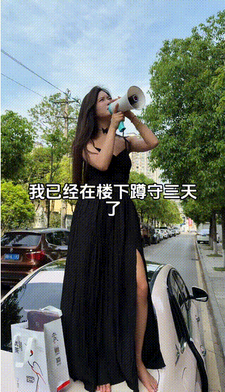 一个30多岁的女人，喜欢上了一个25岁的小伙子，两个人见了面，小伙子嫌弃女人比他