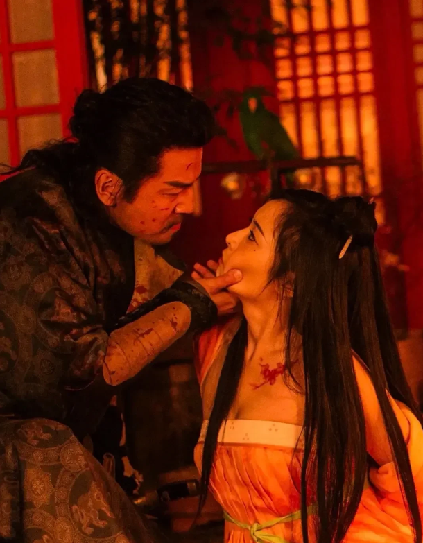 雷佳音那会儿有多虎，这会儿就有多“娘”。
追完《长安的荔枝》，又刷了一遍《长安十