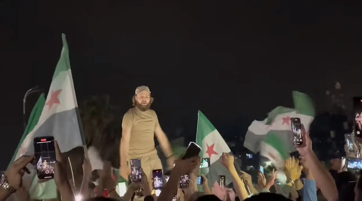 美国解除叙利亚制裁，老百姓为什么欢天喜地庆祝
不应该继续抵制嘛
