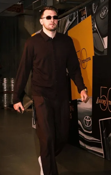 NBA常规赛：湖人将在主场迎战鹈鹕。
赛前，湖人社媒更新动态，分享本场比赛球员进