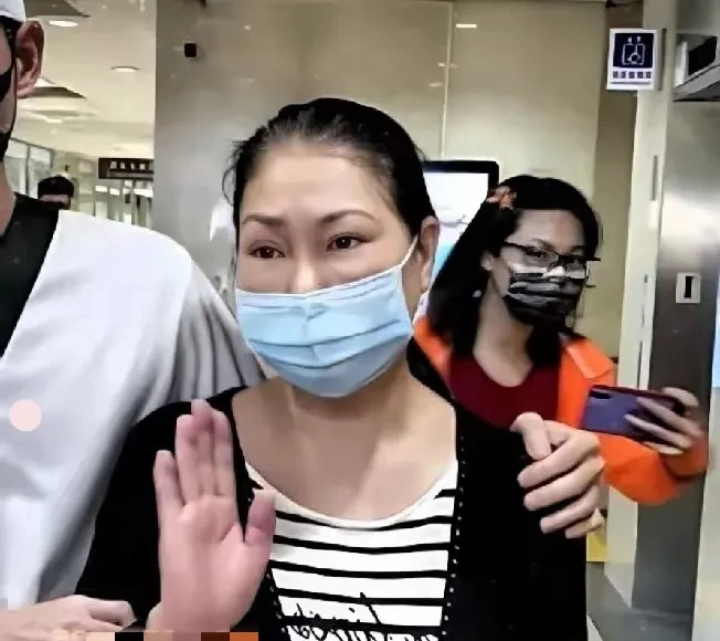 大S妈怒斥张兰一家











我的天哪！这简直就是一部家庭伦理大剧！