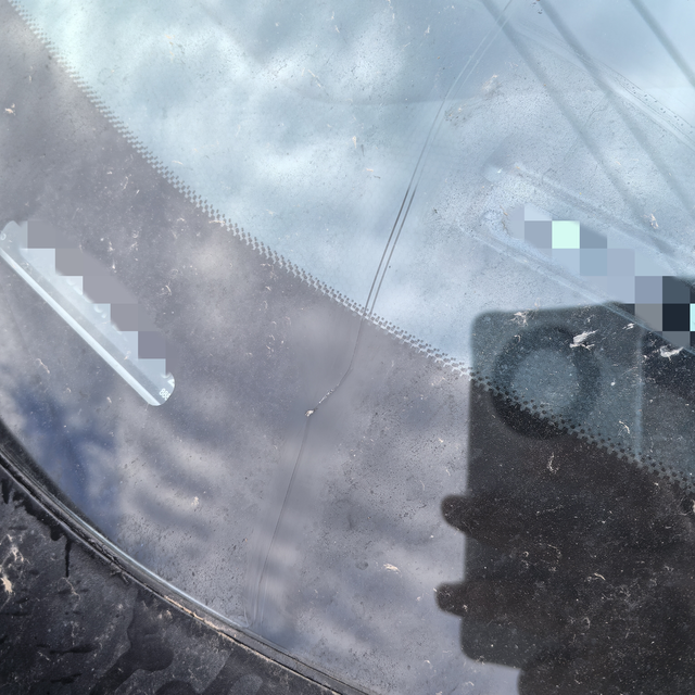 01风挡玻璃这么脆吗
一年内被小石子崩到裂开两次了 这次更严重 家里其他车也有石