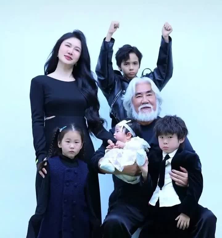 张纪中前妻樊馨蔓犯的最大的错误，
不是嫁给大自己15岁的张纪中，
也不是长得