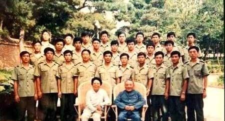 1996年，曾担任邓小平警卫员的马林准备结婚，可未来的岳母却提出要马林拿出百万聘