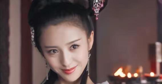 离婚4年，41岁的佟丽娅实现华丽转身，事业上风生水起，担任要职、主演佳作不断，还