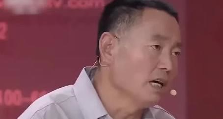 1996年，山东26岁男子在回家的路上，看到一个女孩在雨中瑟瑟发抖，见女孩可怜，
