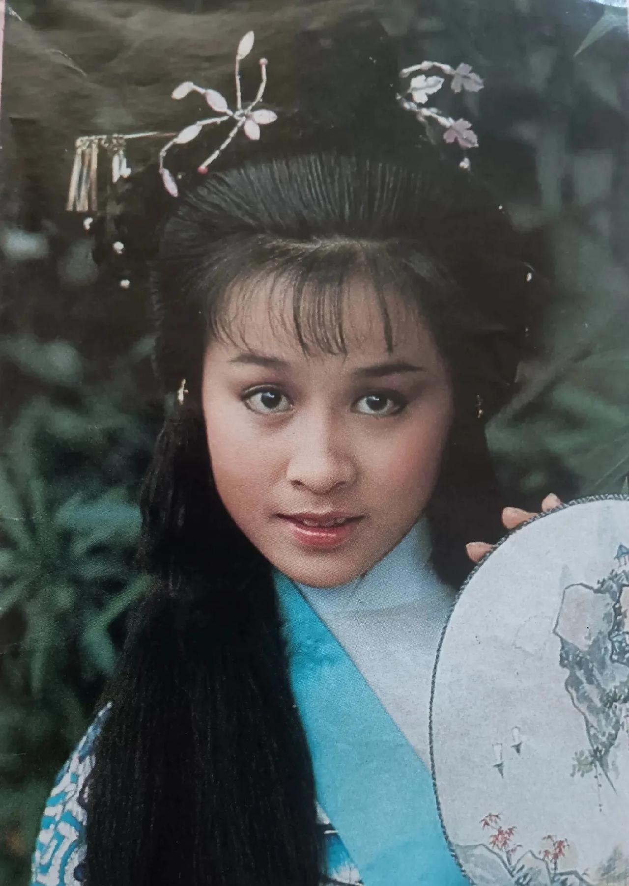 年轻时的刘嘉玲，牛鼻子也不明显啊，挺娇憨可爱的。#刘嘉玲#