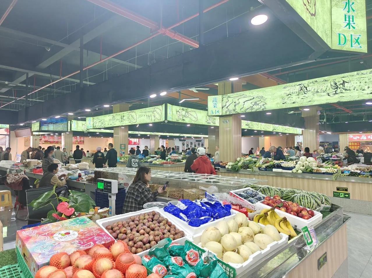 这么干净整洁的菜市场，
却是一个常州乡下菜市场，
你敢相信吗？
有谁知道这是哪里