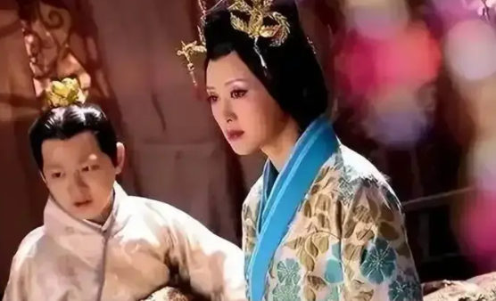 “如果朕今天就死了，你愿意陪朕一起去吗？”汉武帝问道。
钩弋夫人闻听此言大惊，颤