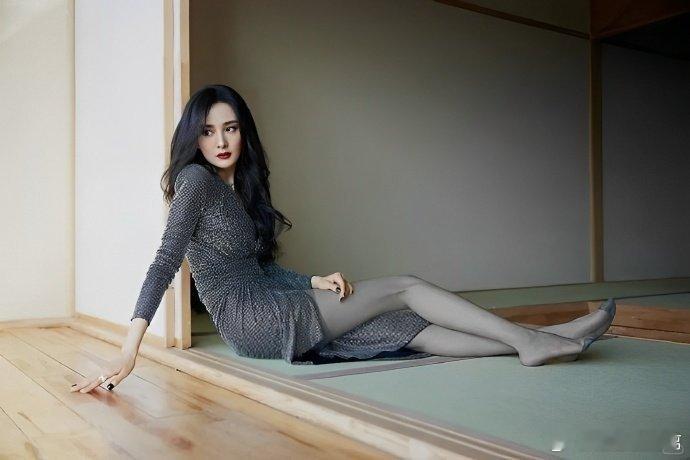 杨幂[爱你][爱你][爱你]极品美腿玉足