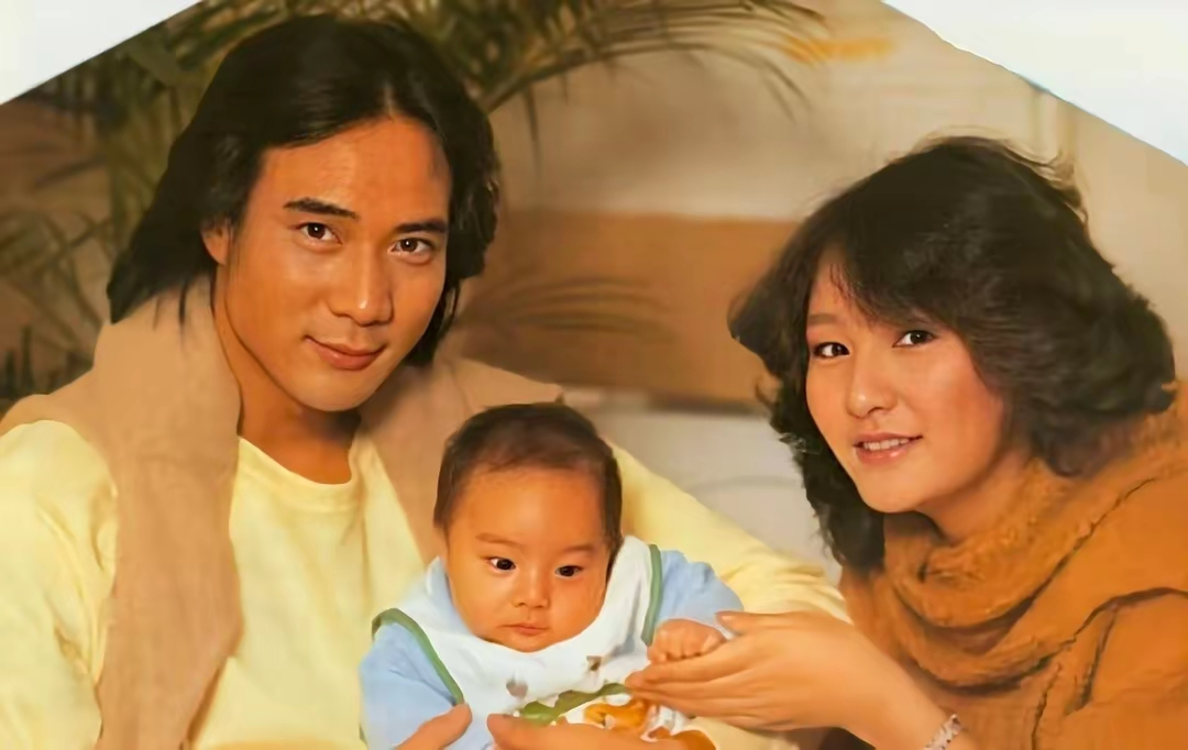 当年雪梨和徐少强恋爱，18岁就生下孩子，但当她和徐少强去领证时，徐少强却说:“我