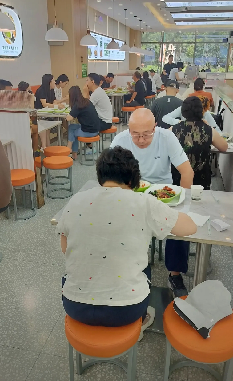 取消外卖1000多万骑手会下岗吗？
答案是否定的，理由如下：
一，全国有800万