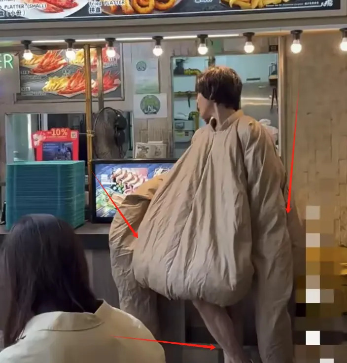向佐新加坡奇葩穿搭引热议











什么？新加坡35度高温，向佐竟然