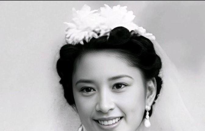 1966年，27岁的胡友松发现生理期没正常来，便问76岁的丈夫李宗仁怎么办。谁料