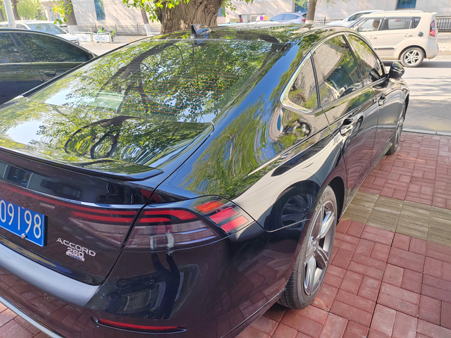 11代雅阁驾驶一月体感
开过本田的16飞度，升级到雅阁做家用轿车。
空间大是选择