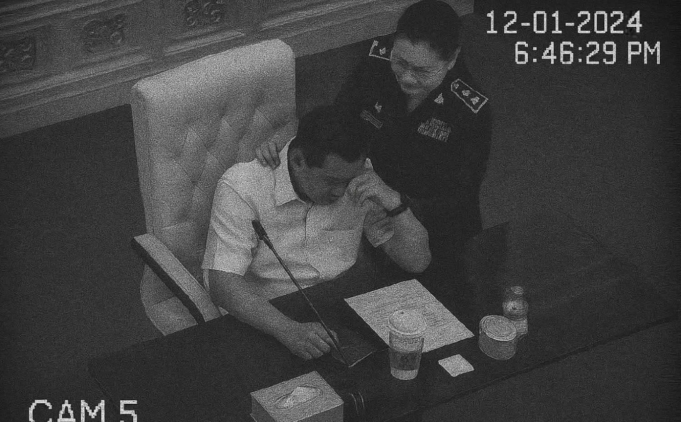 炸锅！柬埔寨军方美女发言人玛丽·淑洁与洪森亲密照疯传，网友疯狂猜测背后故事… 