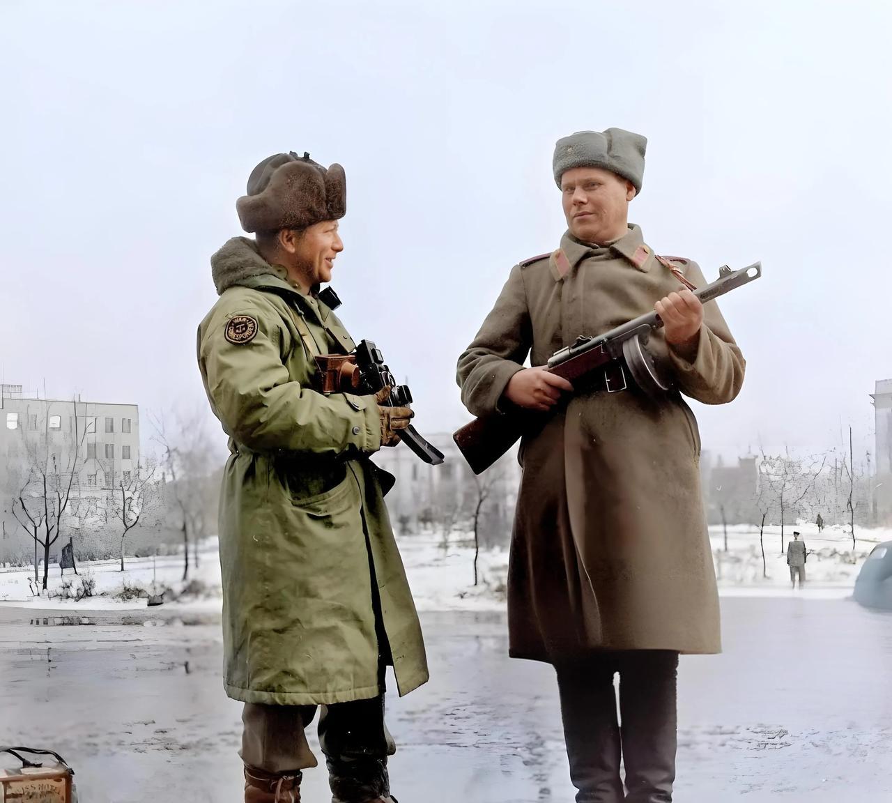 真是刚打跑了豺狼又来了恶虎。1946年1月，东北地区。一个高大威猛的苏联士兵，挎