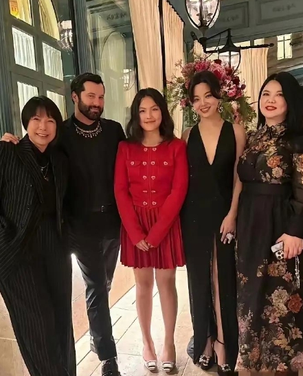 有钱人就是不一样

李湘这体型绝了

