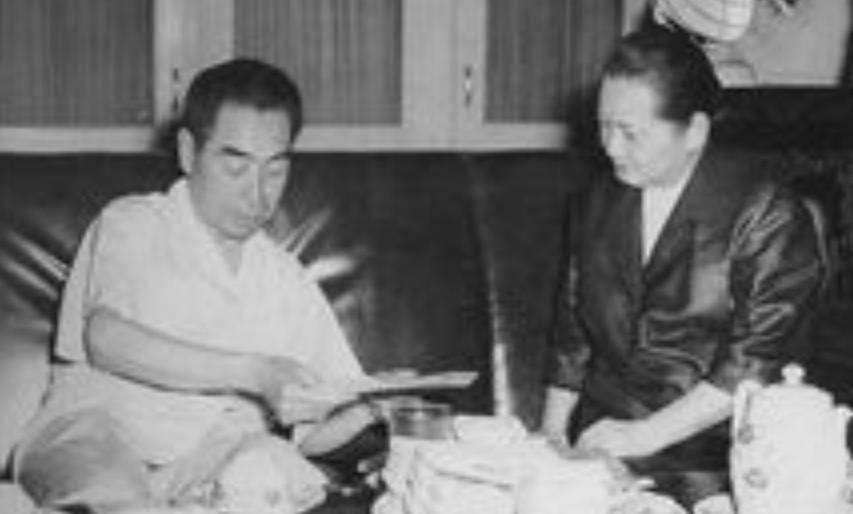 1975年周总理病重，需要吃鸽子蛋增加营养，却到处都买不到，赵炜就对邓颖超说“宋