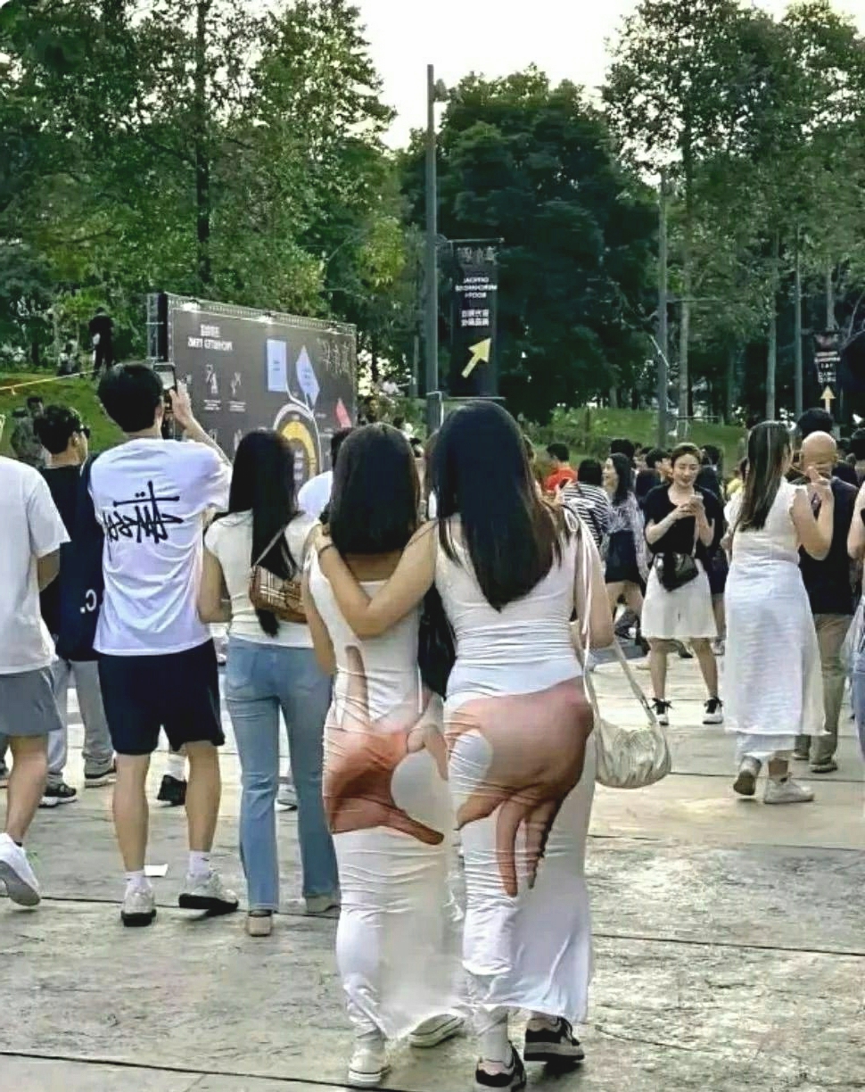 这裙子设计得，回头率太高了吧？