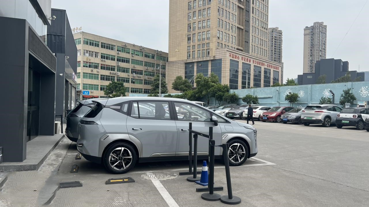 帅的不一样的大面包车，不像网约车了吧