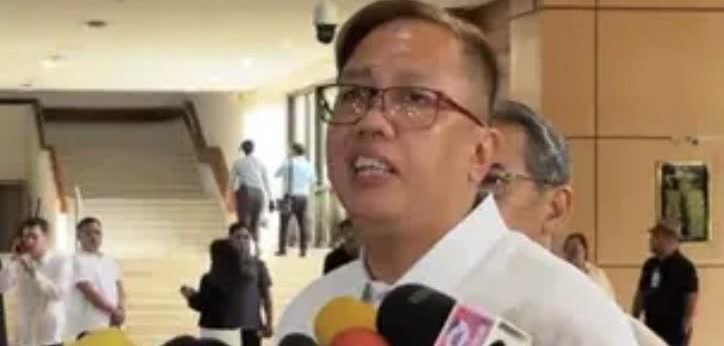 菲律宾阿克巴延党众议员佩西·森达尼亚毫不退让，他称最高法院对副总统莎拉·杜特尔特