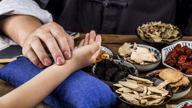 医巫之辨：于历史长河中探寻医学真理