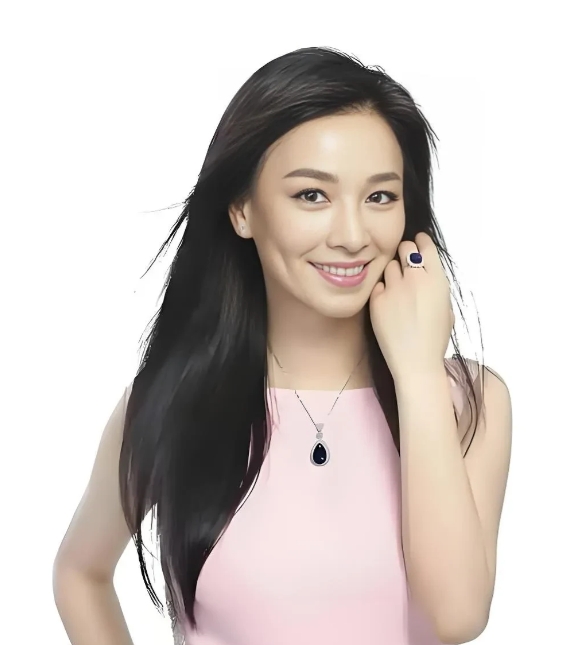 演员张庭三个孩子现状:
1.女儿，林希瞳，别名林家菱，年龄16岁，在上海上学
1