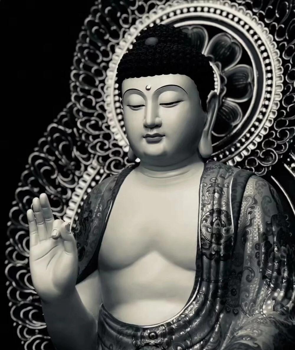 内心强大，不是控制一切，而是允许一切，接纳一切，承受一切。