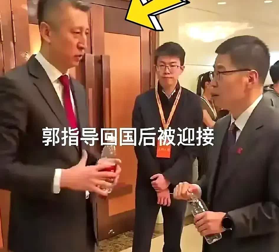 再输日本，真没脸回家！

郭士强直接把话撂那儿：不换血，就散伙。

去年
