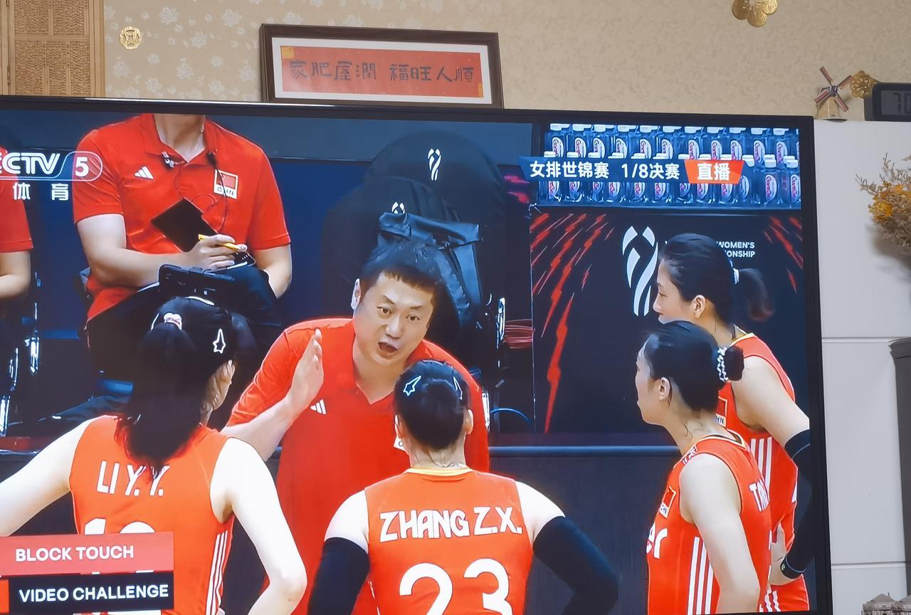 女排世锦赛中国女排1：3不敌法国女排，止步16强。招进一批十七八岁的小姑娘，中国