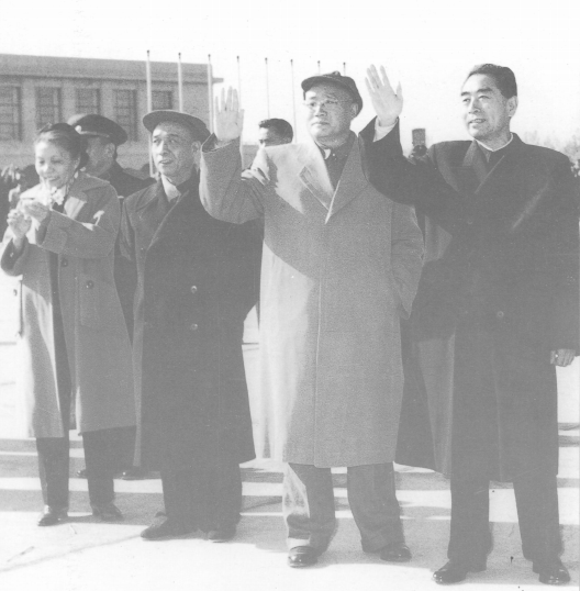 刘伯承担任南京军事学院院长，向周总理提出，能否让陈老总兼任学院政委？周总理说我明